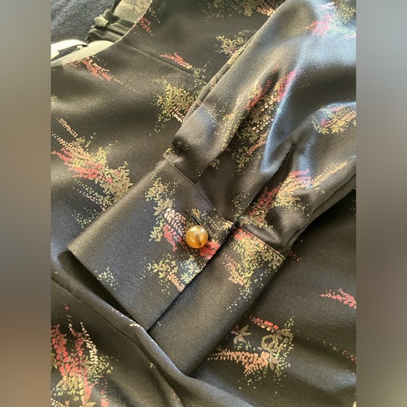 Vince wisteria floral print, 100% silk, long sleeve top - Picture 6 of 9